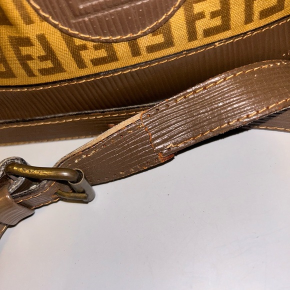 Pre loved vintage Fendi  crossbody bag - Picture 5 of 14